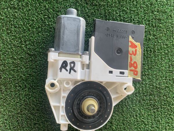 アウディ A3 8P パワーウィンドウモーター 右後ろ RR
