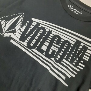 最値!未使用・デッドストック品!希少旧ロゴ!名作廃盤デザイン!ボルコム【VOLCOM】プリント Tシャツ!完売!チャコールグレー!墨黒白 Sサイズ