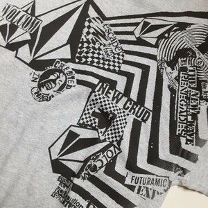 最値!未使用・デッドストック品!希少旧ロゴ!名作廃盤デザイン!ボルコム【VOLCOM】プリント Tシャツ!完売!グレー×ブラック!灰色黒 Mサイズ