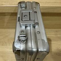 RIMOWA Lufthansa リモワ ルフトハンザ PICCOLO ピッコロ ショルダーバッグ カメラケース 鍵付属 アルミケース _画像3