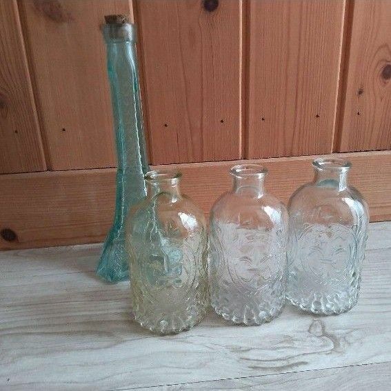 カントリー　ガラス 花瓶３本エッフェル塔ガラスボトル瓶１本セット　アンティーク系　インテリア