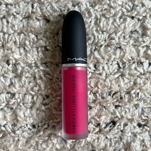 MAC パウダーキスリキッドリップカラー ビリオンダラースマイル