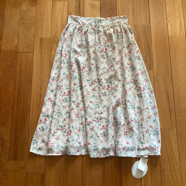 新品タグ付き パターンフィオナ 花柄ロングスカート