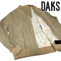 DK62M 新品 定価29.7万 オンワード樫山 DAKS ダックス 秋冬春 パンチングレザー ブルゾン やぎ革 ライトグレー M 訳あり_画像2