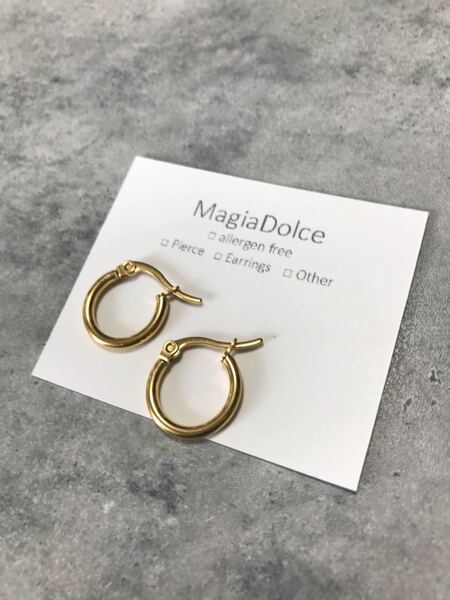 送料無料*MagiaDolce 5780●ステンレスピアス フープピアス ゴールドピアス シンプルピアス アレルギー対応ピアス 男女兼用 ユニセックス