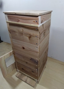 * carriage less *3 collection set * height 6cm duckboard type middle cover attaching * Japan molasses bee * feeding * men tall correspondence Japanese cedar 28mm angle 4 step multi-tiered food box type nest box * net attaching bottom board attaching 