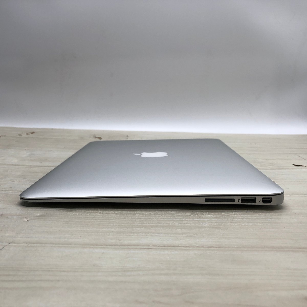 Apple MacBook Air 13-inch Early 2015 Core i5 1.60GHz/8GB/256GB(SSD