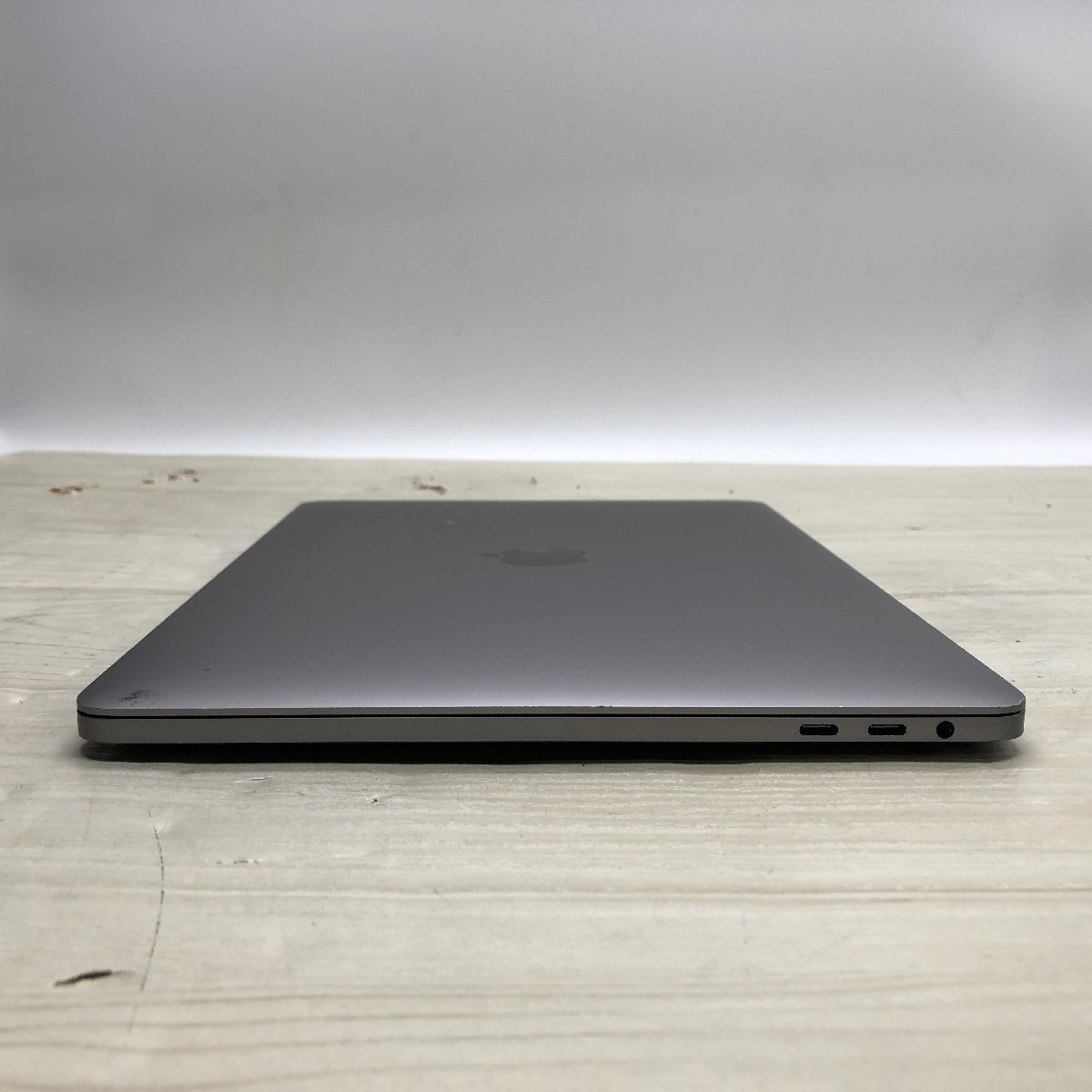 Apple MacBook Pro 13-inch 2020 Four Thunderbolt 3 ports Core i5