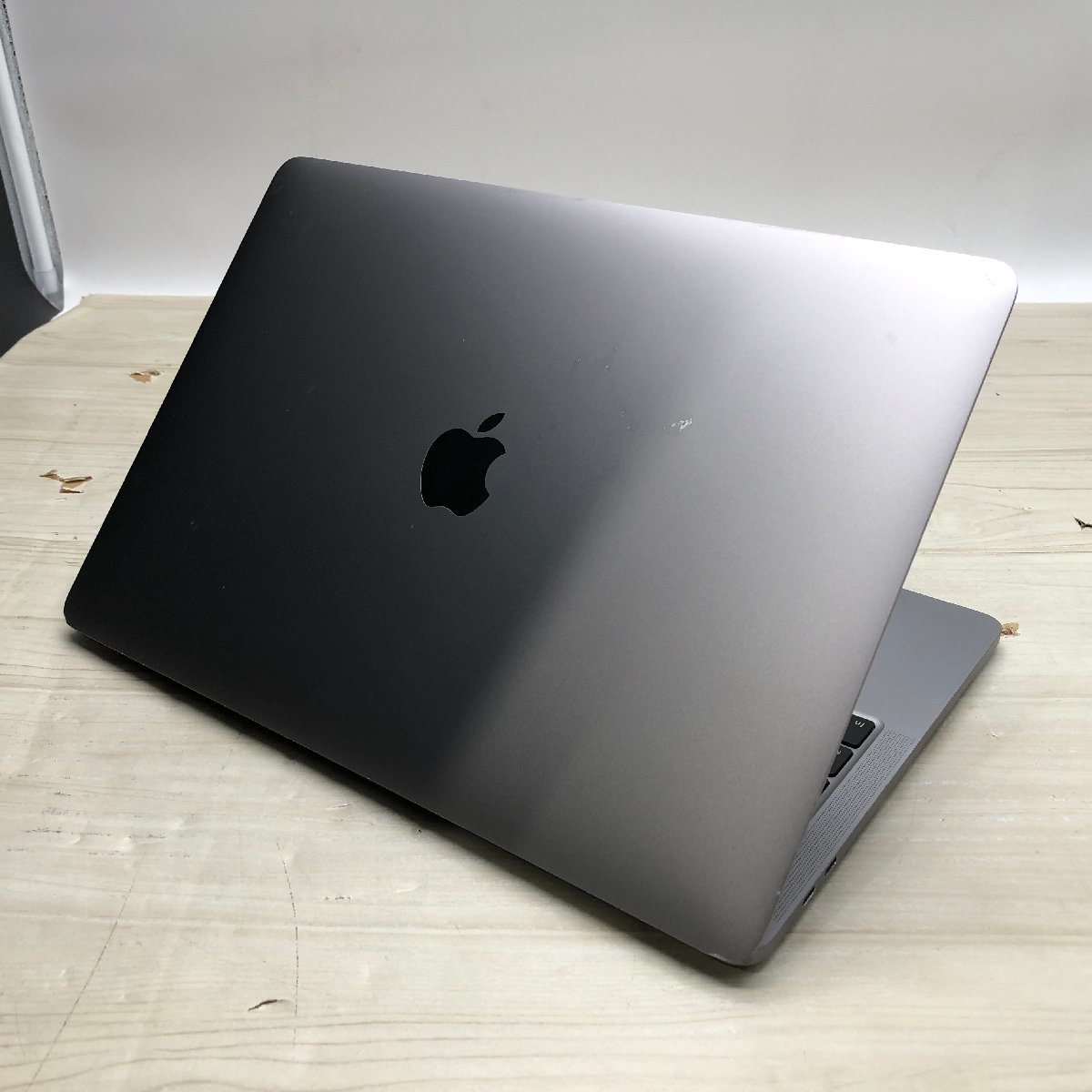 Apple MacBook Pro 13-inch 2020 Four Thunderbolt 3 ports Core i5