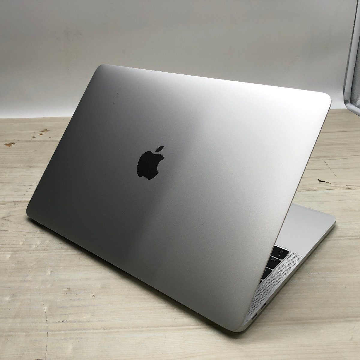 Apple MacBook Pro 13-inch 2017 Two Thunderbolt 3 ports Core i5 