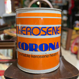【オイル缶/ディスプレイ】1981年 KEROSENE (ケロシン) CORONA OIL CAN オレンジ ブルー ホワイト エンボス