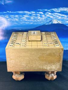 銘木 木製 【将棋駒 将棋盤 セット】 中古 古い 脚付き 33.4ｘ36.5cm しょうぎ 在銘 名人