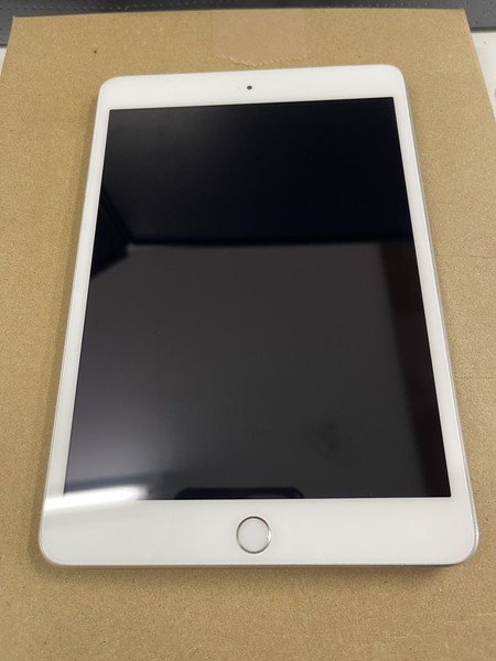 ipad mini3 MGJ12J/A A1600 Wi-Fi + Cellularモデル64GB シルバー