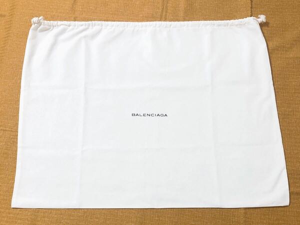 バレンシアガ「BALENCIAGA」 バッグ保存袋（2745）正規品 付属品 内袋 布袋 巾着袋 布製 52×40cm ホワイト バッグ用