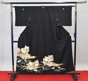 【着物屋ほたる】黒留袖 結婚式 牡丹 花 鶴 五つ紋 家紋 身丈150.5cm 裄丈63cm ★着物 e-614