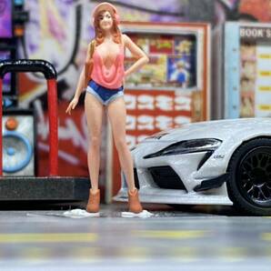 1/64 ヘッドフォン美女 シートパンツ フィギュア 精密塗装 トミカサイズ ジオラマ MINI GT LBWK 日本未発売 ミニカー Hot Wheelsの画像3