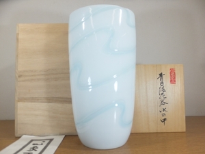 [ genuine work guarantee ].. one . blue white porcelain flower vase in water peak kiln day exhibition Japan industrial arts . regular member ( Inoue . two inside river . right .. sake . rice field persimmon right ..) Iwate prefecture Saga prefecture 