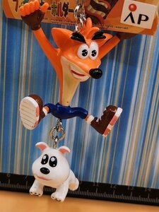 タグ付 激レア クラッシュバンディクー＋シロクマ フィギュア キーホルダー◆検/CRASH BANDICOOT非売品 コレクション マスコットFigurine