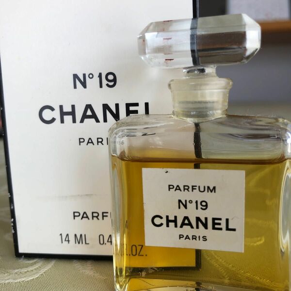 シャネル香水 N°19 PARFUM 14ML 