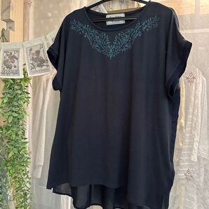 刺繍トップス