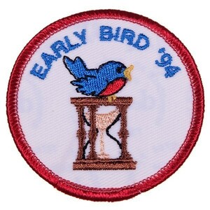Art hand Auction EG27 アーリーバード 鳥 砂時計 刺繍 丸形 ワッペン EARLY BIRD '94, 裁縫, 刺繍, ワッペン, 飾り素材, ワッペン