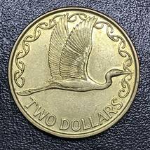 ★世界 海外 外国 コイン 硬貨！1990年！ニュージーランド 2ドル 1枚！エリザベス2世 白サギ Kotuku！★管理番号1785_画像1