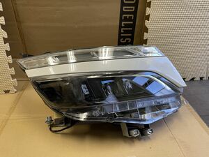 トヨタヴォクシー　ZRR80W 純正　右ヘッドライト ICHIKOH 28-240 TOYOTA VOXY RIGHT HEADLIGHT