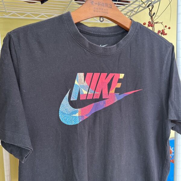 ナイキ スウォッシュ プリントTシャツ 黒 L