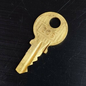 [ postage 63 jpy ]206 key LOUIS VUITTON Louis Vuitton south capital pills key lock katenapado lock bato lock key . pills breaking the seal original gold Gold 