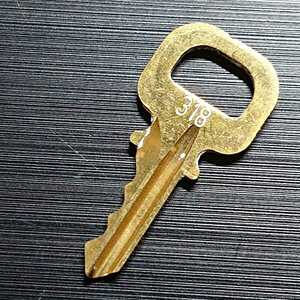 [ postage 63 jpy ]318 key LOUIS VUITTON Louis Vuitton south capital pills key lock katenapado lock bato lock key . pills breaking the seal original Gold gold bi ton 