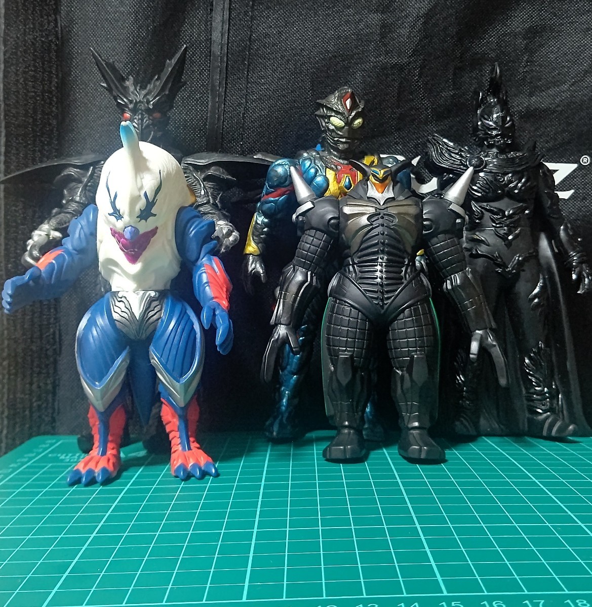 全商品オープニング価格 特別価格】 ウルトラマン+怪獣・フィギュア