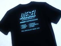 新品★ディーゼル DIESEL★ブラック グラフィック Tシャツ★ブルー フロント&バック エンボス ロゴ プリント 黒 XL☆921_画像2