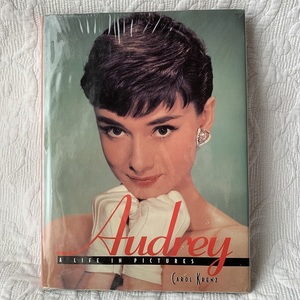  オードリーヘップバーン Audrey Hepburn　写真集　本　洋書　カラー　フォトブック　古本　中古品　ヴィンテージ　