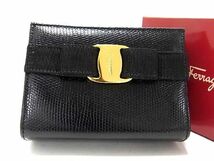 ■新品同様■ SalvatoreFerragamo フェラガモ ヴァラリボン リザード型押しレザー ポーチ 小物入れ マルチケース ブラック系 BE1656_画像1