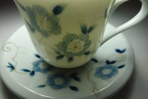 Art hand Auction فنجان قهوة وصحن نادر من فترة هيسي الرومانسية المرسومة يدويًا على شكل زهرة, السيراميك الياباني, السيراميك بشكل عام, الخزف الملون