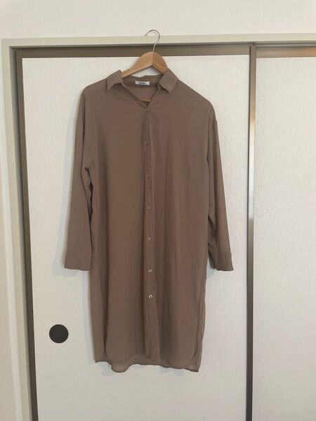 ピンクベージュ ロングシアーシャツ レディース ロング丈