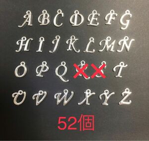 【送料込】アルファベット　文字　チャーム　銀メッキ合金　52個
