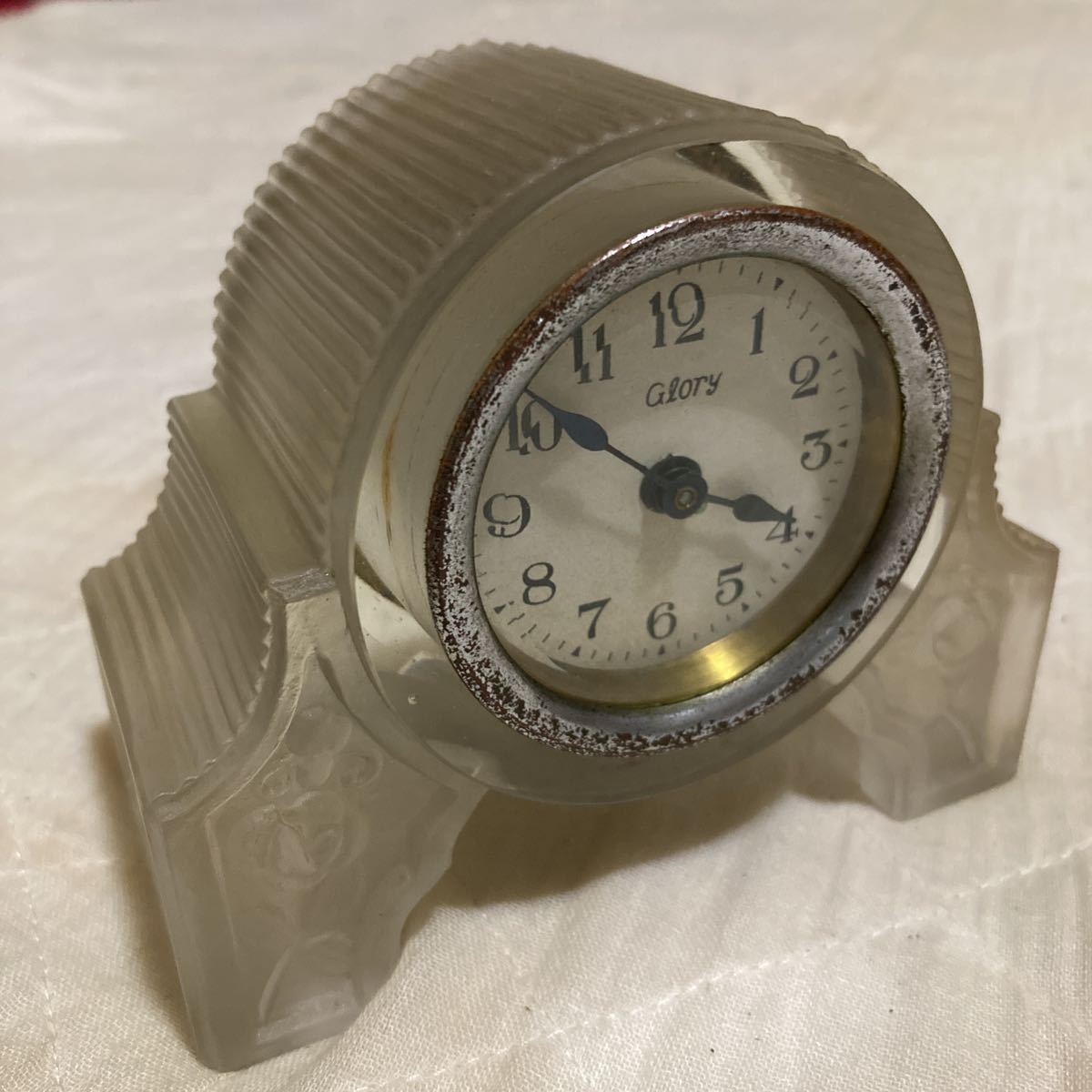 大正.昭和初期.レトロ .ウラン硝子.置時計 .古時計.メーカーは写真10に映ってます.時計の横幅.約11.6cm.奥行き.約5.6cm.高さ.約10cm.稼働品_サムネイル画像3