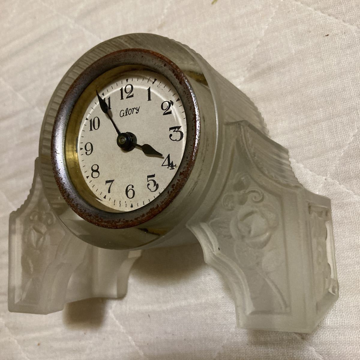 大正.昭和初期.レトロ .ウラン硝子.置時計 .古時計.メーカーは写真10に映ってます.時計の横幅.約11.6cm.奥行き.約5.6cm.高さ.約10cm.稼働品_サムネイル画像9