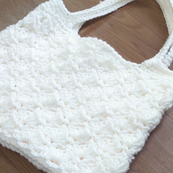 まっ白カワイィ模様編みトートバッグ　かぎ針編み　ハンドメイド