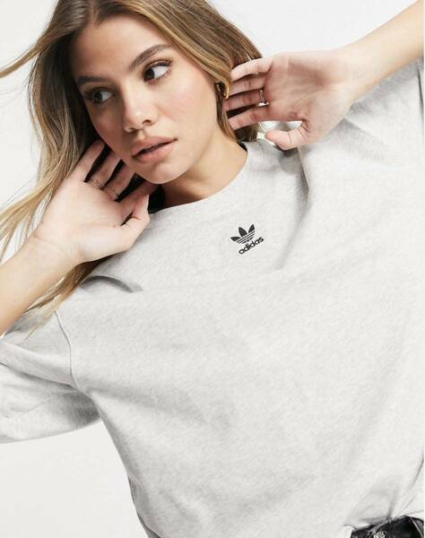 【Mサイズ】新品未使用タグ付き adidas ロゴ Tシャツ グレー