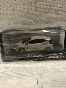 1/30 トヨタ 新型アクア AQUA カラーサンプル ミニカー 非売品 クリアベージュメタリック