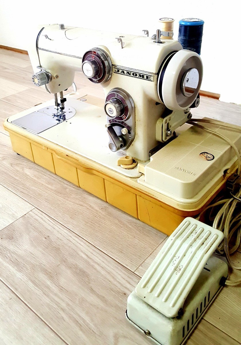 稀少!】ジャノメミシンMODEL672 TYPE M-105※通電確認済※備品付! 検