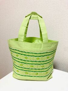 スモッキング刺繍　お弁当袋　巾着バッグ　ランチバッグ　 グリーン