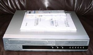 東芝3in1一体型HDD&DVD&VHS多機能ビデオレコーダRD-XV33動作確認済み純正リモコン等付VHSテープのデジタル化とDVD化に最適
