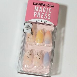 日本未発売品 1165 Dashing Diva ダッシングディバ マジックプレス ネイルチップ 付け爪 1秒ジェルネイル