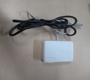 ●Apple85W MagSafe Power Adapter input:100-240v～1.5A 50-60Hz output:16.5-18.5V -4.6AMax 1個セット