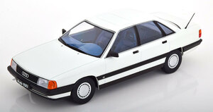 Triple 9 1/18 Audi 100 C3 Saloon 1989　alpine white　アウディ