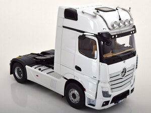 NZG 1/18 Mercedes Benz Actros Gigaspace 4x2 ホワイト　メルセデス　ベンツ　アクトロス　トレーラーヘッド