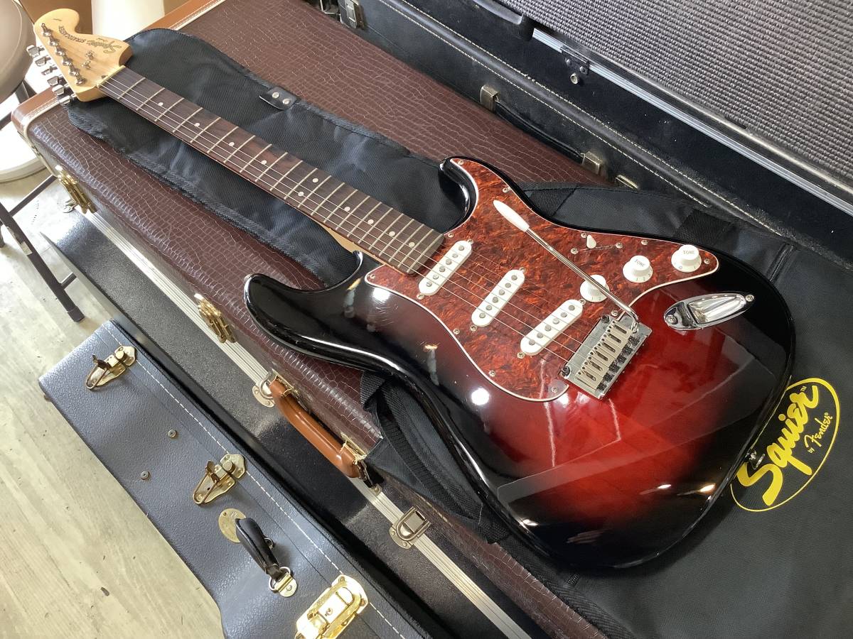 Fender Squier Stratocasterラージヘッド 70年代スタイルのストラト